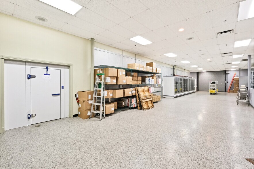 More Photos Of 4351 NE 12th Ter, Oakland Park Restaurant For Sale