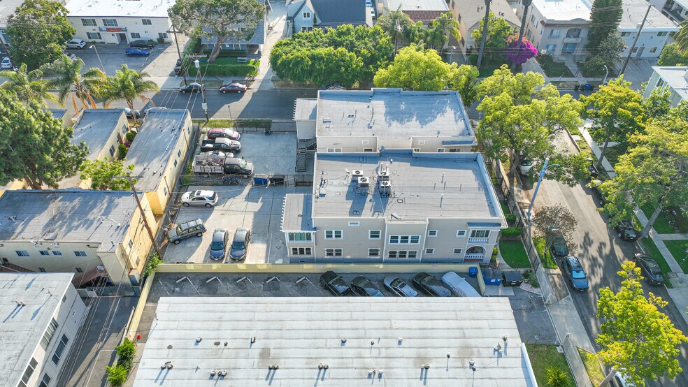 More Photos Of 1220 W 27th St, Los Angeles Dormitory For Sale
