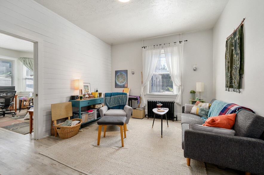 More Photos Of 815 McClure St, Munhall Apartments For Sale