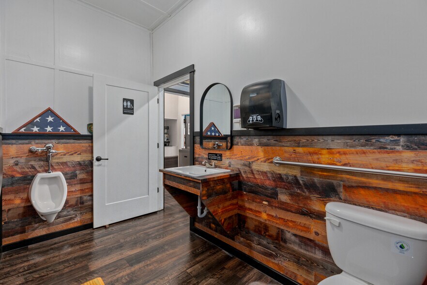 More Photos Of 206 W Spruce St, Gillespie Religious Facility For Sale