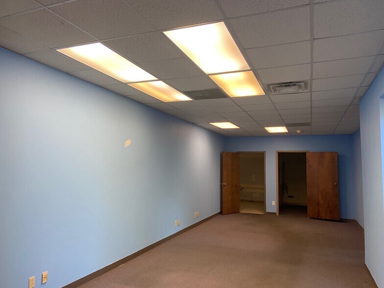 More Photos Of 509 Mineral Trace, Birmingham Light Distribution For Lease