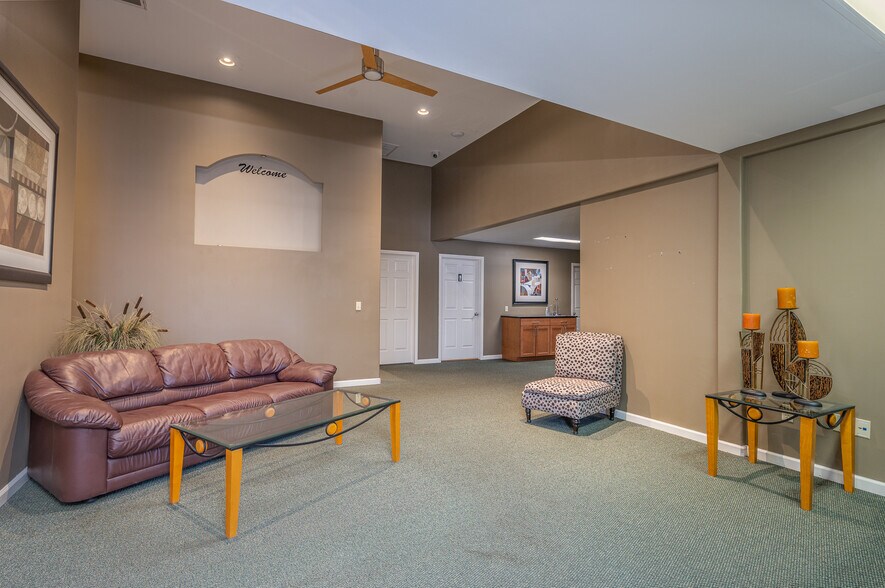 More Photos Of 5025 Dorr St, Toledo Showroom For Sale