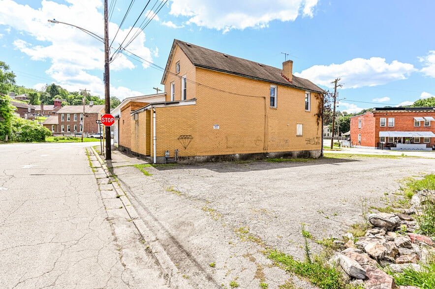 More Photos Of 537 S 5th St, Jeannette Freestanding For Sale