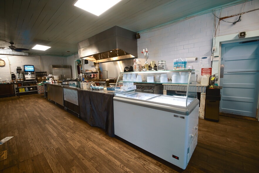 More Photos Of 15745 TX-204, Cushing Specialty For Sale