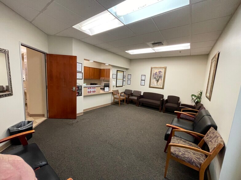 More Photos Of 9900 Stockdale Hwy, Bakersfield Medical For Lease