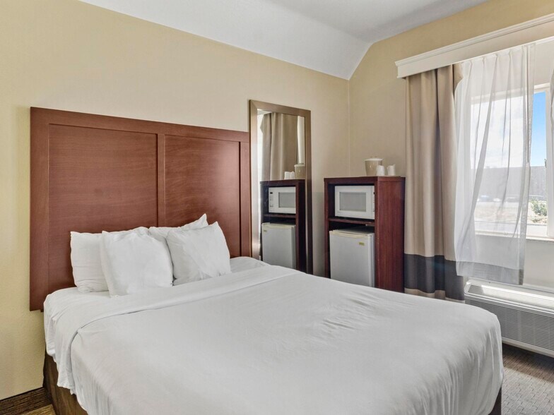 More Photos Of 2970 Idaho St, Elko Hotel For Sale