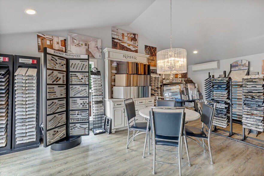 More Photos Of 17512 66th Ave Ct E, Puyallup Office For Sale