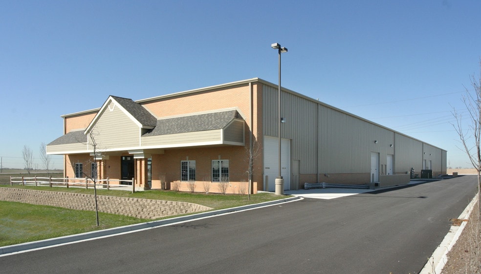 More Photos Of 700-710 Center Rd, Frankfort Warehouse For Lease