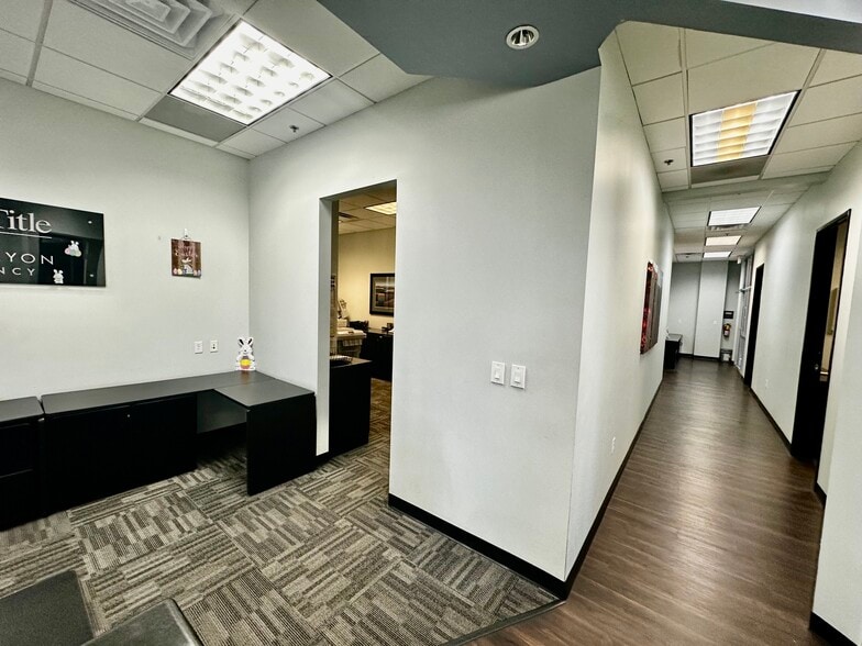 More Photos Of 17100 N 67th Ave, Glendale Office For Sale