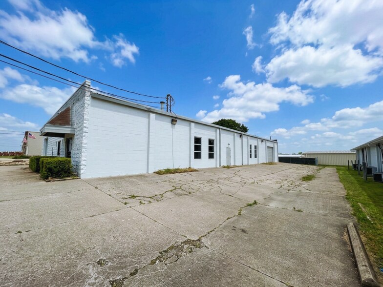 More Photos Of 130 Donald Dr, Fairfield Warehouse For Lease