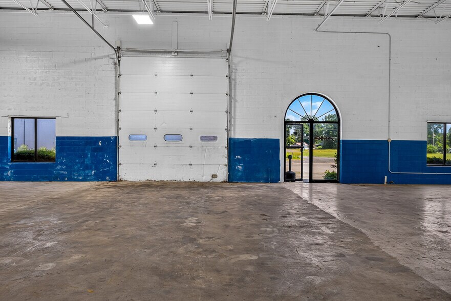 More Photos Of 34 Patria Rd, South Windsor Flex For Lease