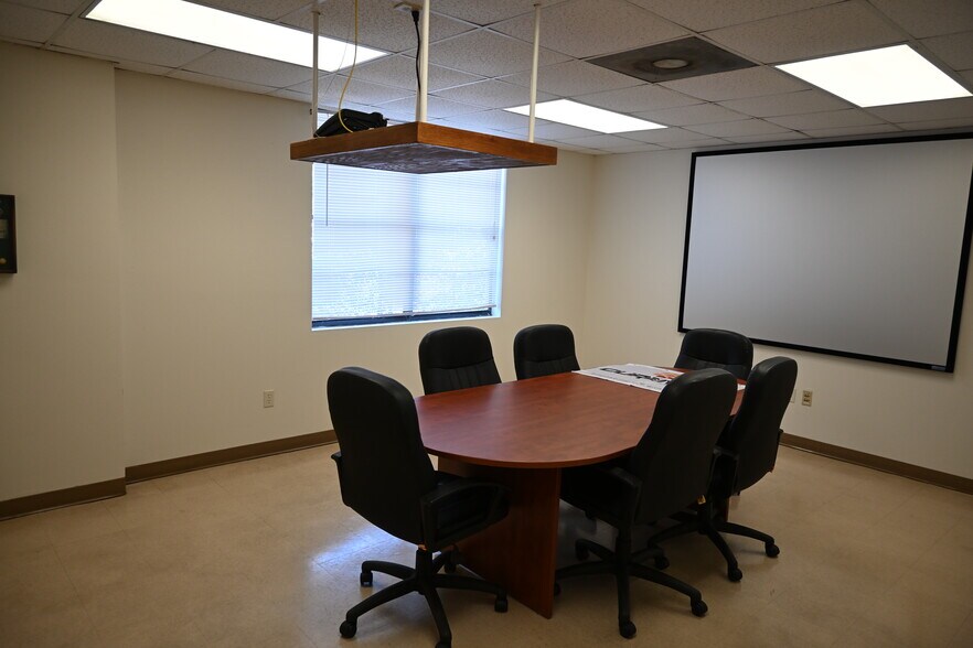 More Photos Of 11801 28th St N, Saint Petersburg Warehouse For Lease