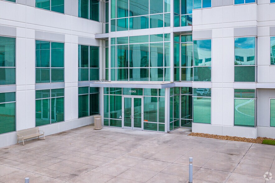 More Photos Of 10343 Sam Houston Park Dr, Houston Office For Lease