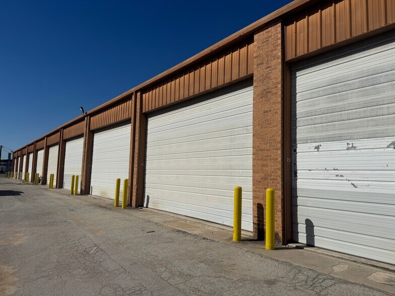 More Photos Of 930 Luciano Flores St, San Marcos Distribution For Lease