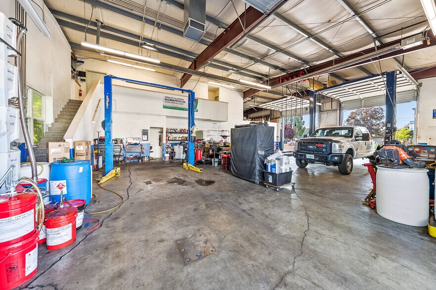 More Photos Of 3311 Biddle Rd, Medford Auto Repair For Sale