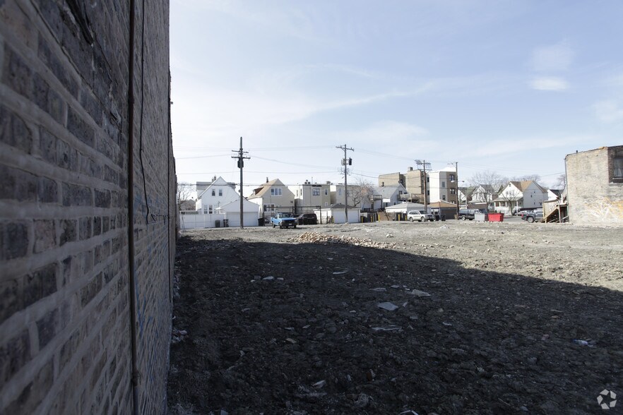 More Photos Of 3563-3579 W Fullerton Ave, Chicago Land For Lease