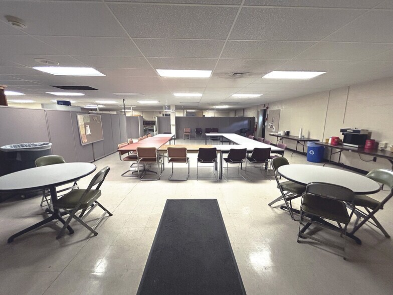 More Photos Of 160 Unionville Rd, Butler Light Distribution For Sale