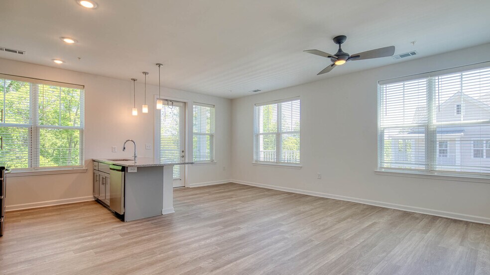 More Photos Of 5401 Commonwealth Centre Pky, Midlothian Apartments For Sale