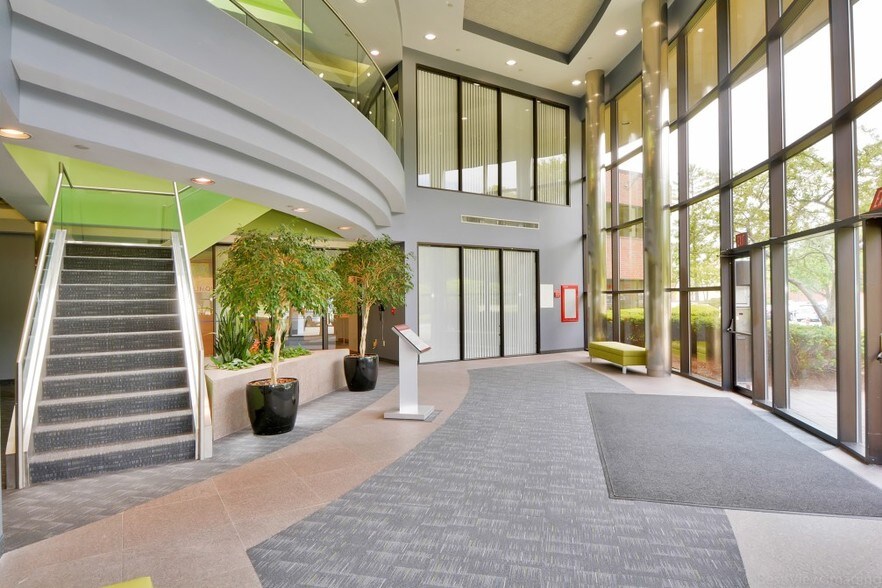 More Photos Of 1 Cabot Rd, Hudson Office For Lease