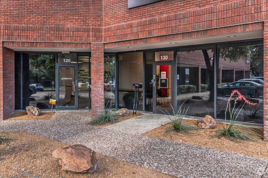 More Photos Of 850 E Arapaho Rd, Richardson Unknown For Lease