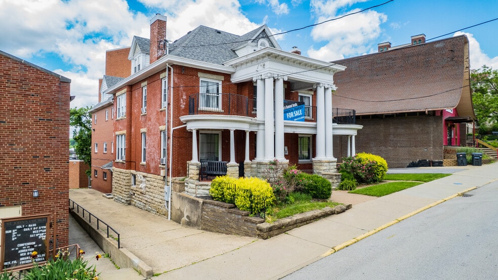 More Photos Of 1493 University Ave, Morgantown Sorority Fraternity House For Lease
