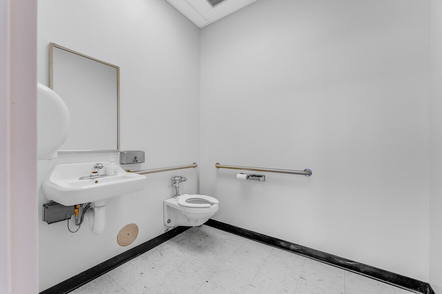 More Photos Of 214 Merchant St, Fairmont Bank For Sale