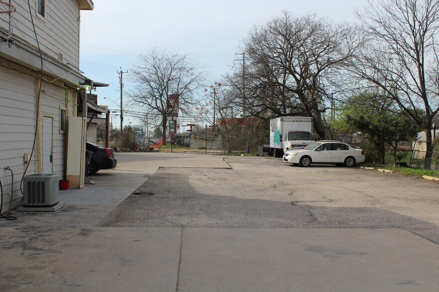 More Photos Of 7205-7211 Somerset Rd, San Antonio General Retail For Sale