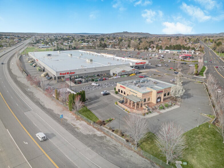More Photos Of 2807 W 10th Ave, Kennewick General Retail For Sale
