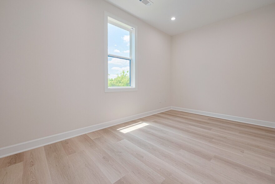 More Photos Of 1325 Main St, Katy Office Residential For Lease