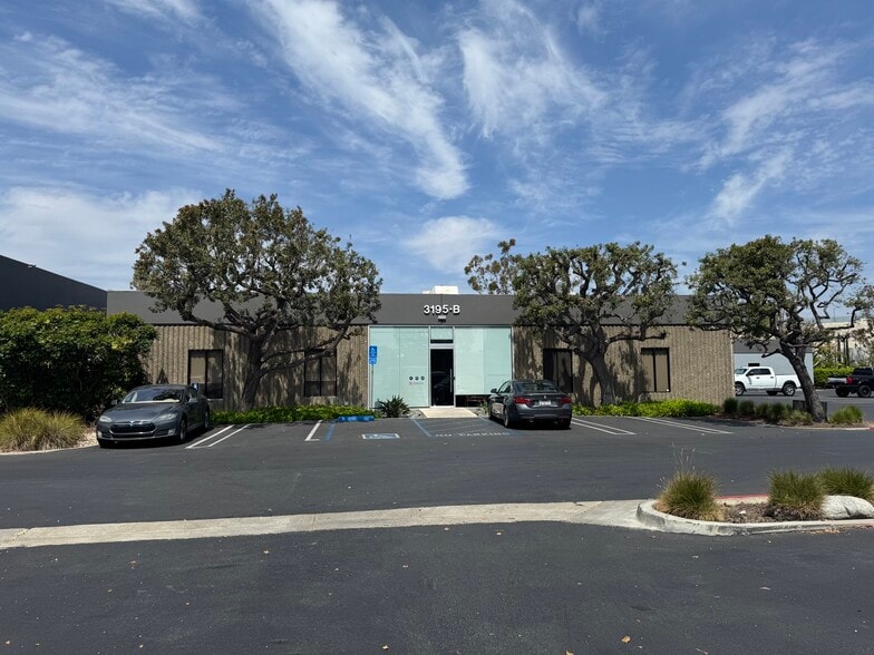 Primary Photo Of 3195 Airport Loop Dr, Costa Mesa Light Manufacturing For Lease