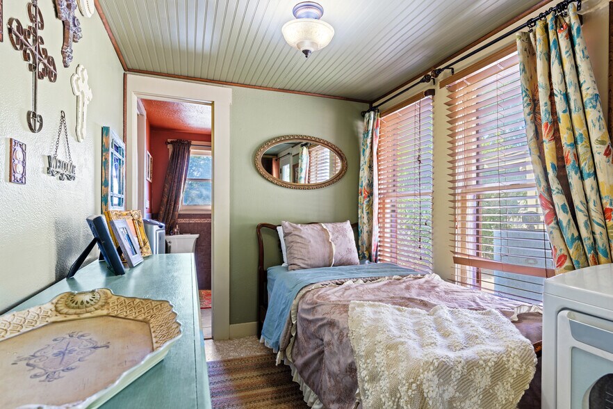 More Photos Of 303 W Austin St, Fredericksburg Office Residential For Sale