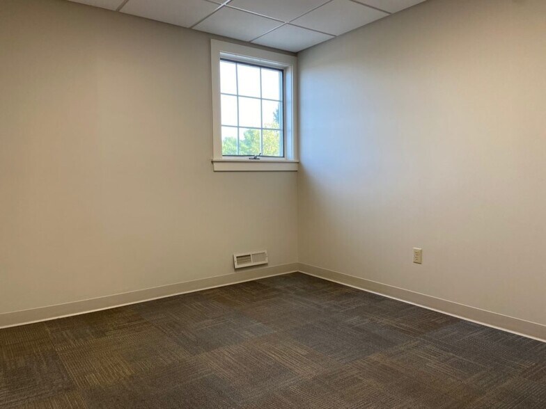 More Photos Of 510 Main St, Gorham Office For Lease
