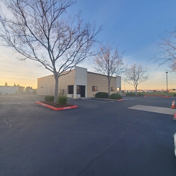 More Photos Of 8573 Morrison Creek Dr, Sacramento Warehouse For Sale