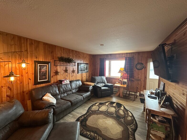 More Photos Of 171 Mission Rd, Wawa Hotel For Sale