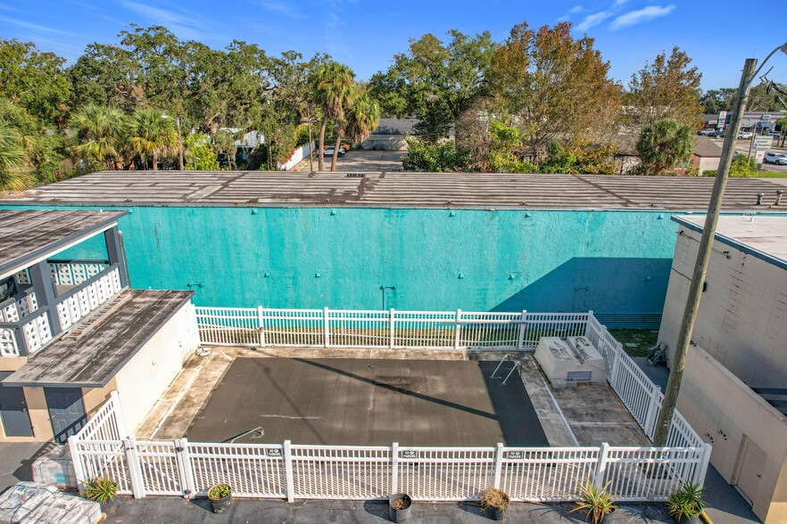 More Photos Of 307 E Vine St, Kissimmee Hotel For Sale