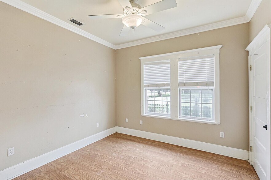 More Photos Of 111 S Pine St, Roanoke General Retail For Sale