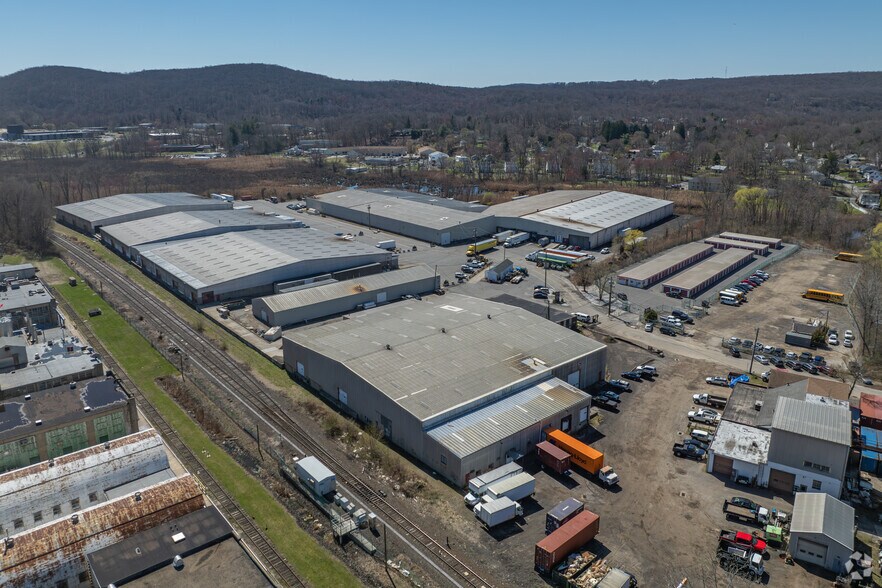 More Photos Of 32 Henry St, Bethel Warehouse For Lease