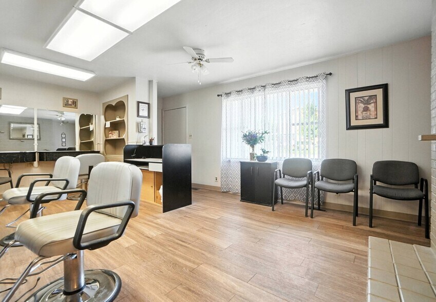 More Photos Of 5402-5404 N Main St, Dayton Office For Sale