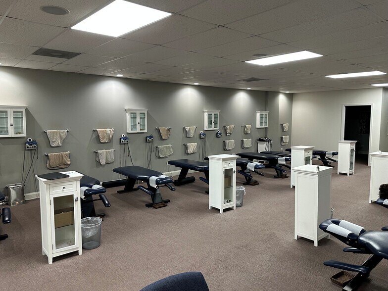 More Photos Of 127 Capista Dr, Shorewood Office For Sale