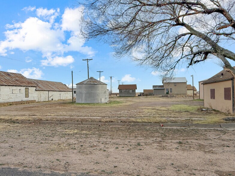 More Photos Of 820 Front St, Arriba Contractor Storage Yard For Sale