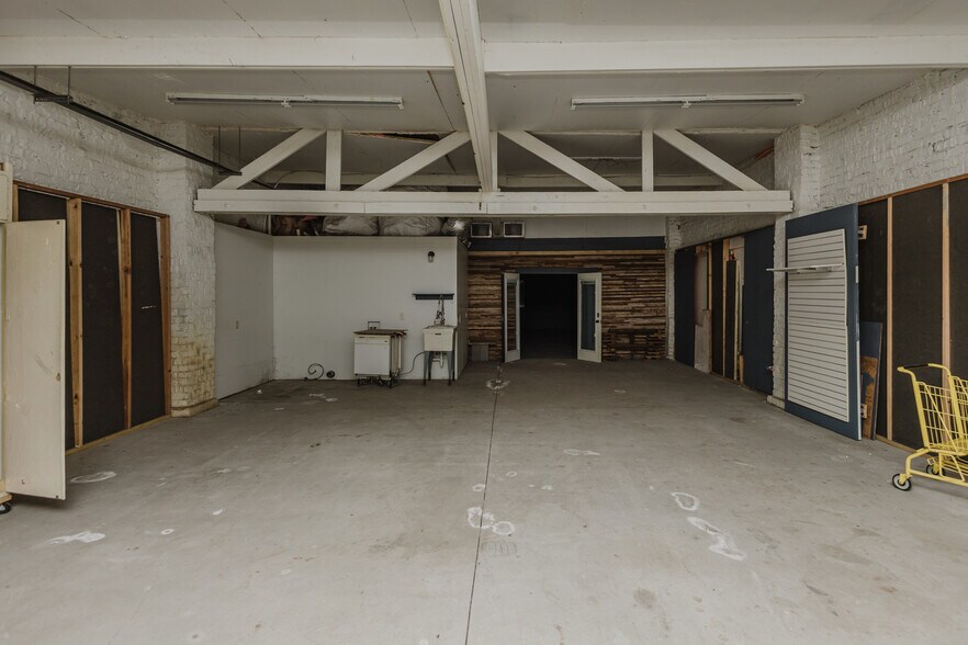 More Photos Of 470 N Seneca St, Wichita Warehouse For Sale