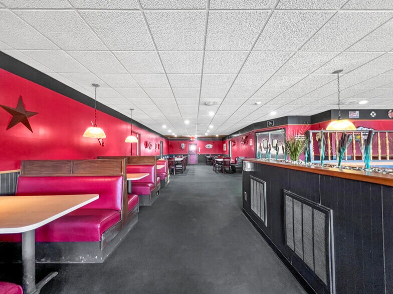 More Photos Of 15371 Highway 13 S, Hurricane Mills Restaurant For Lease