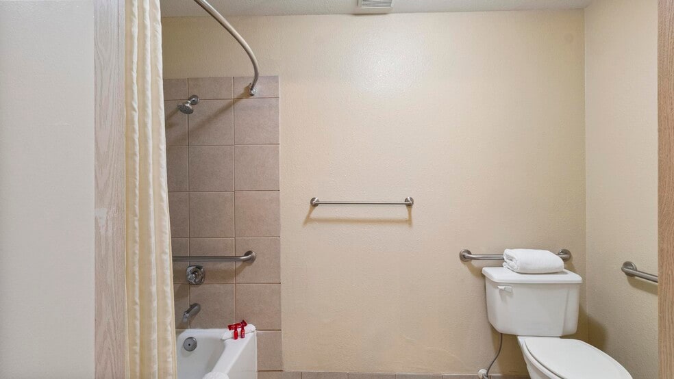 More Photos Of 1509 6th St, Wells Hotel For Sale