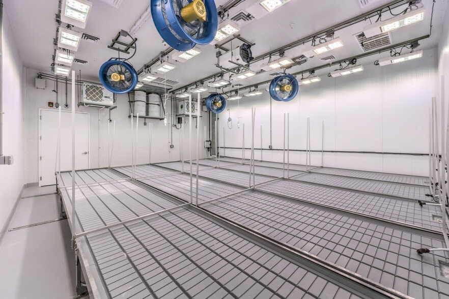 More Photos Of 4333 W Tropicana Ave, Las Vegas Service For Sale