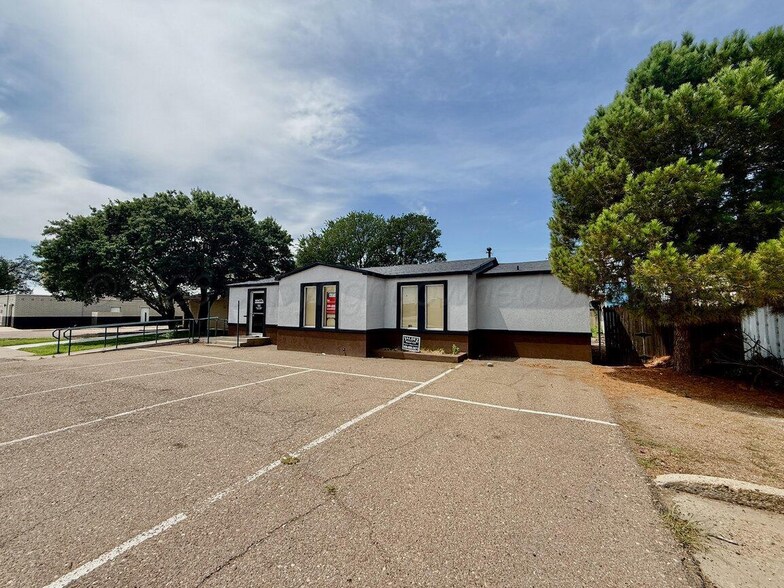 More Photos Of 206 S Bliss Ave, Dumas Office For Sale