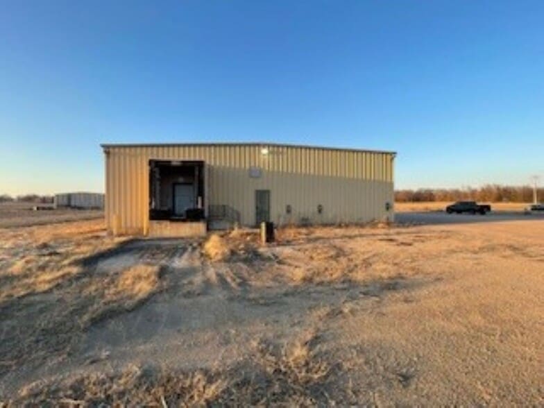 More Photos Of 1604 Schwan Dr, Mendota Industrial For Sale