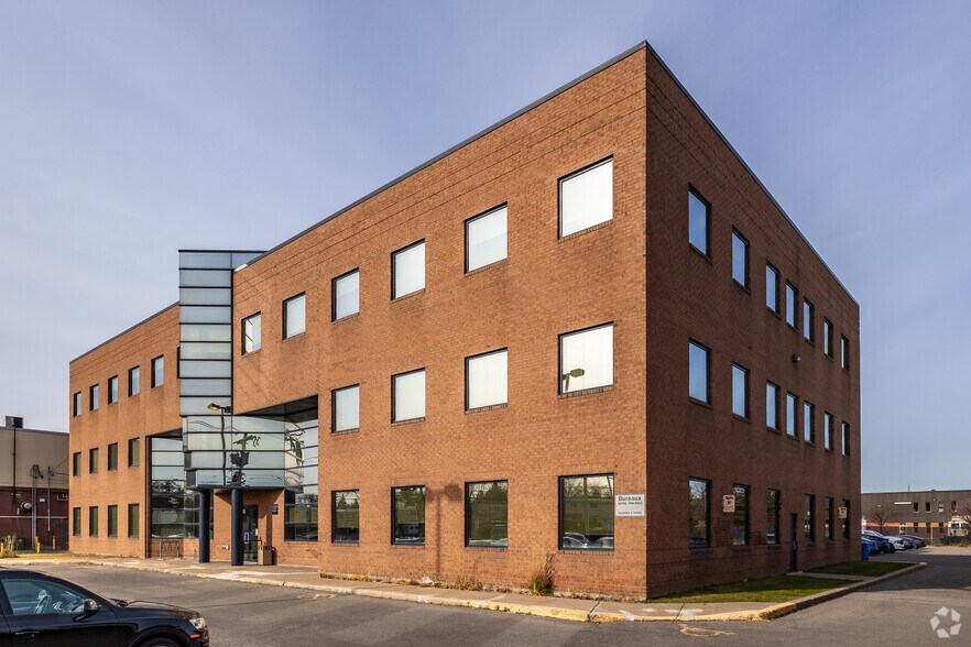 Primary Photo Of 181 Boul Hymus, Pointe-claire Office Residential For Lease
