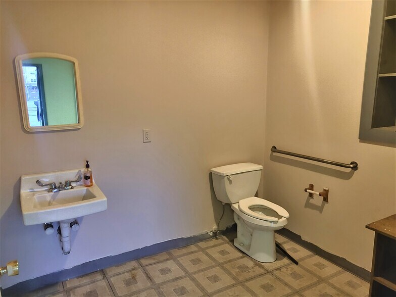 More Photos Of 188 Smith St, Poughkeepsie Service For Lease