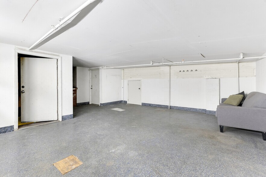 More Photos Of 8010 Wheatland Ave, Sun Valley Manufacturing For Sale