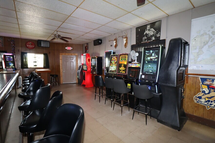 More Photos Of 1222 Lake Shore Dr E, Ashland Bar For Sale